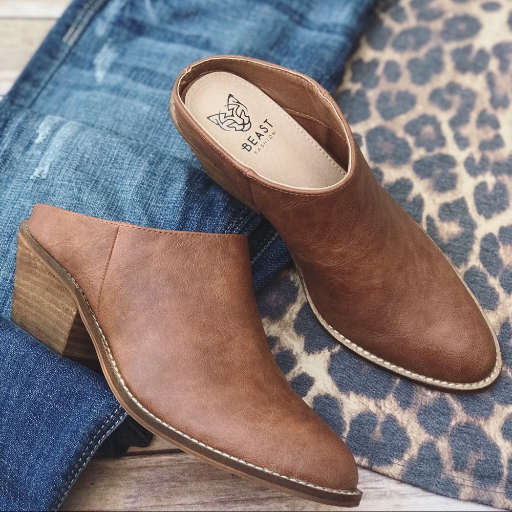 The CANYON Stacked Heel Mule in Cognac